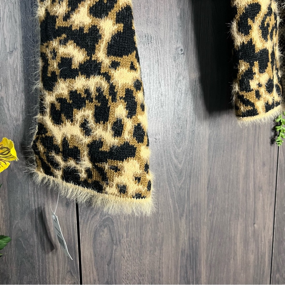 -💙2/$40💙NWT DKNY Leopard Printed Eyelash Fuzzy Knit Scarf - Picture 8 of 16